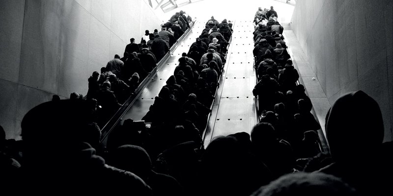 Çelik Dişliler Arasında Direnen İnsanlık